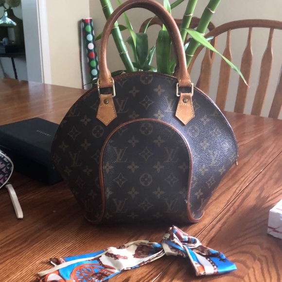 Louis Vuitton Handbags - Louis Vuitton ellipse